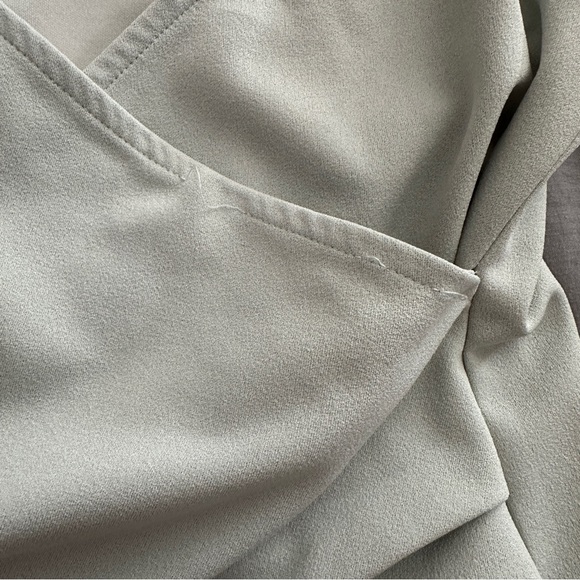 Light green dress - Picture 3 of 4